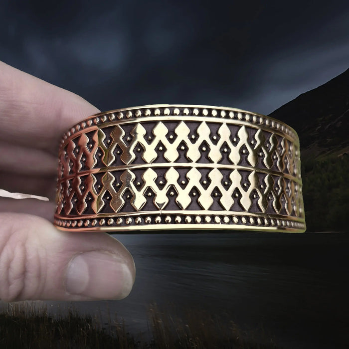 Bronze Hiberno-Norse Viking Bracelet / Arm Ring Replica with 1 Dot Design in Fingers