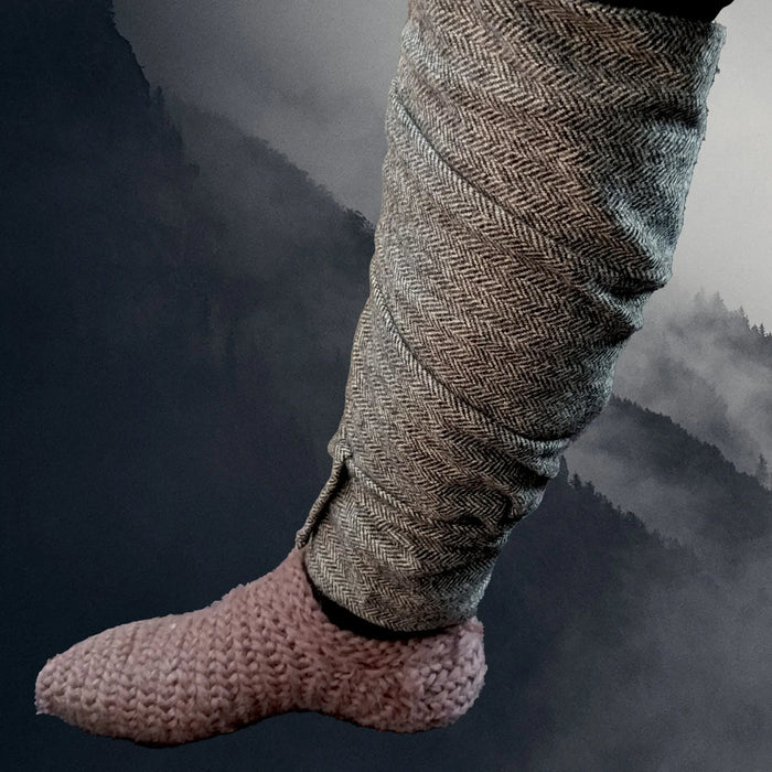 100% Wool Replica Viking Leg Wrap / Wininga in Bi-Colour Herringbone Weave on Leg
