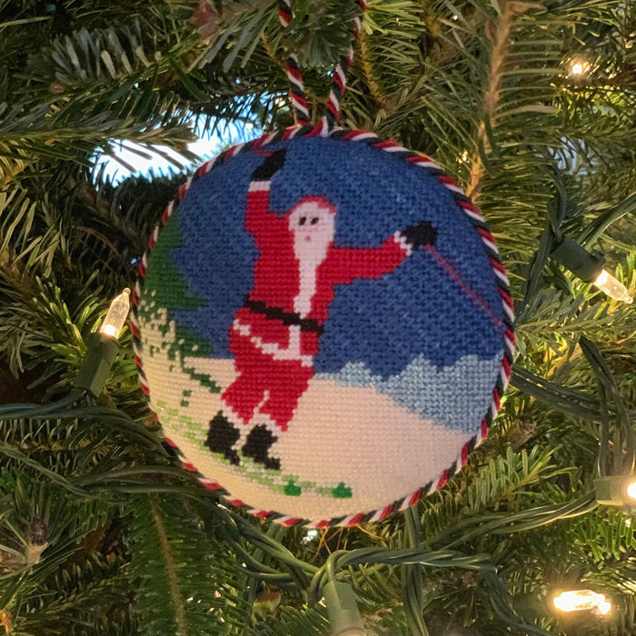 Sporty Santa - Skiing